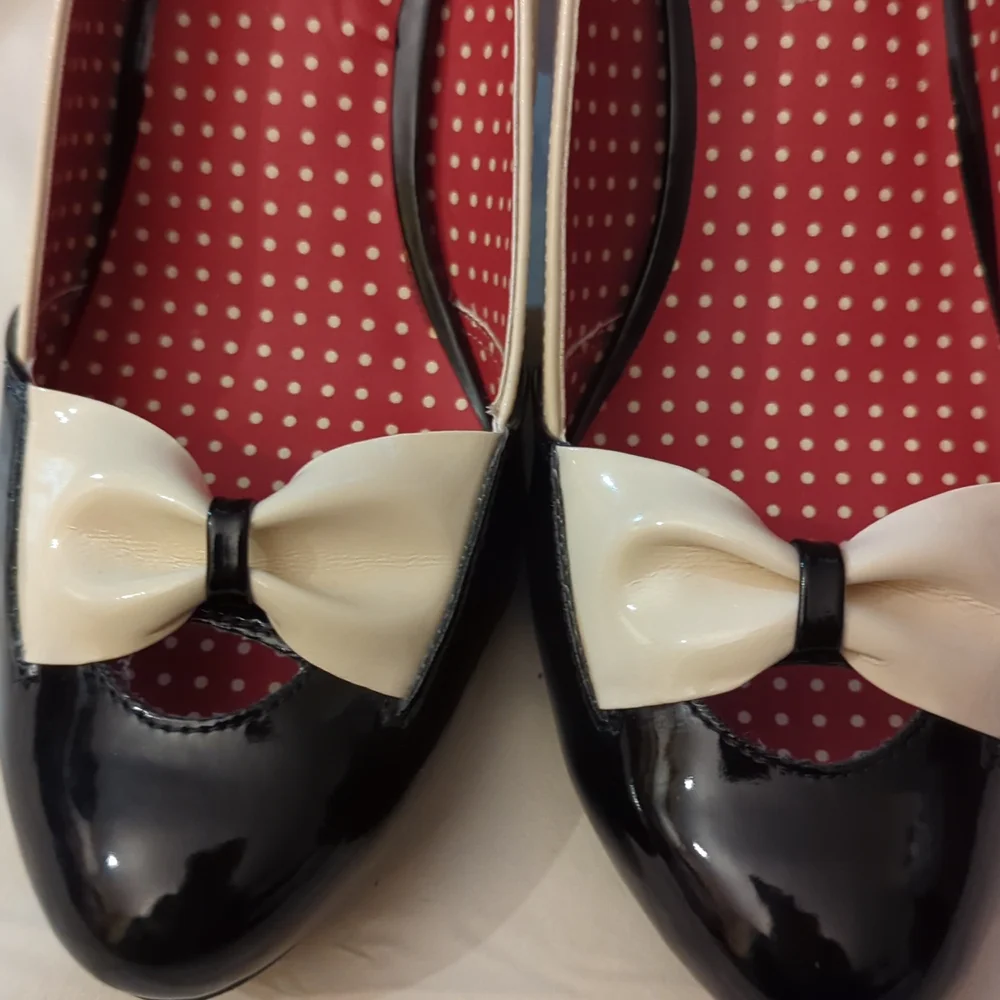 B.A.I.T. VEGAN VINTAGE STLYE PUMPS - Picture 3 of 12